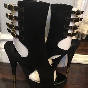 kristoff black heels